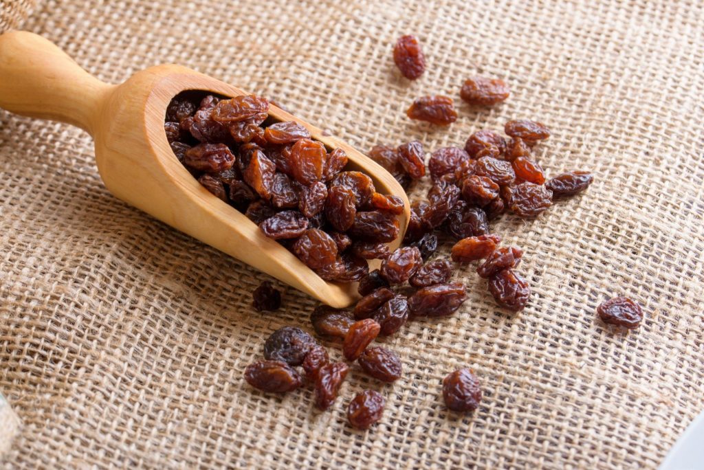 raisins iron content